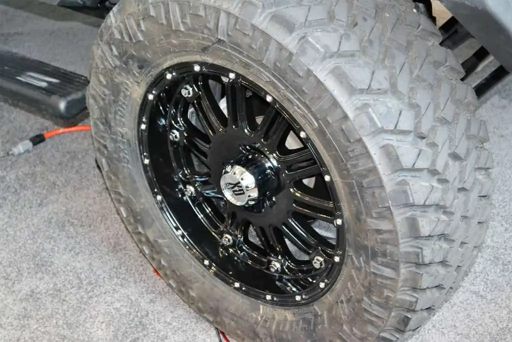 custom wheels of a jeep